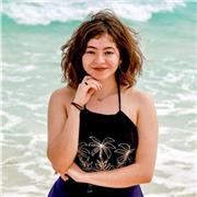 Instructora de yoga con certificación avalada por la Yoga Alliance (200RYT)